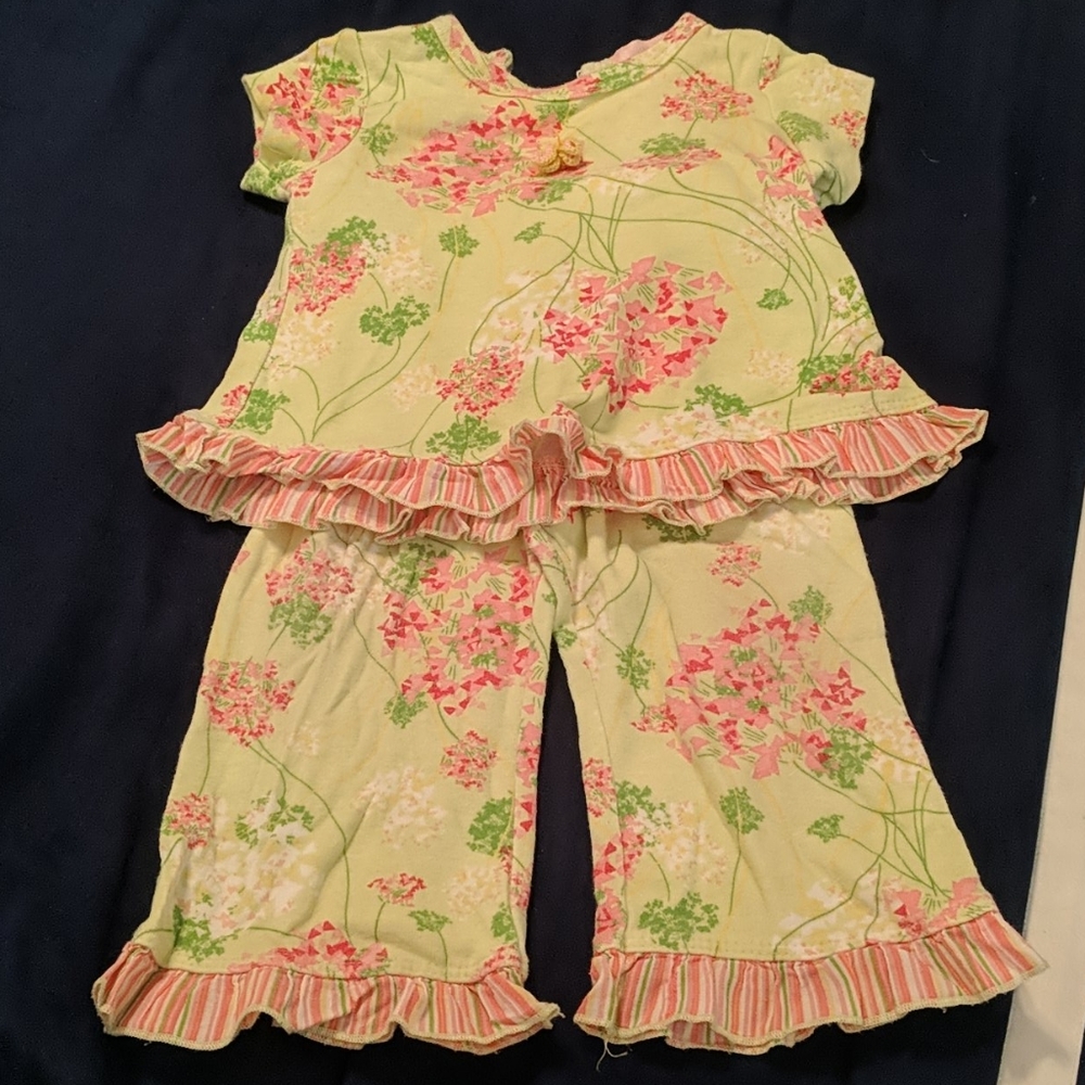 EUC Baby Nay outfit size 12 mo